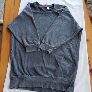 Ladies pullover sweatshirt.